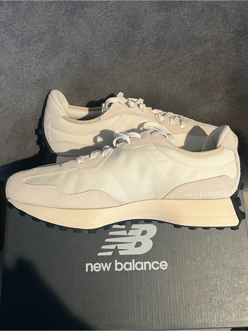 New Balance Women’s Sneakers 327 White Size 9.5 US - Picture 3 of 10
